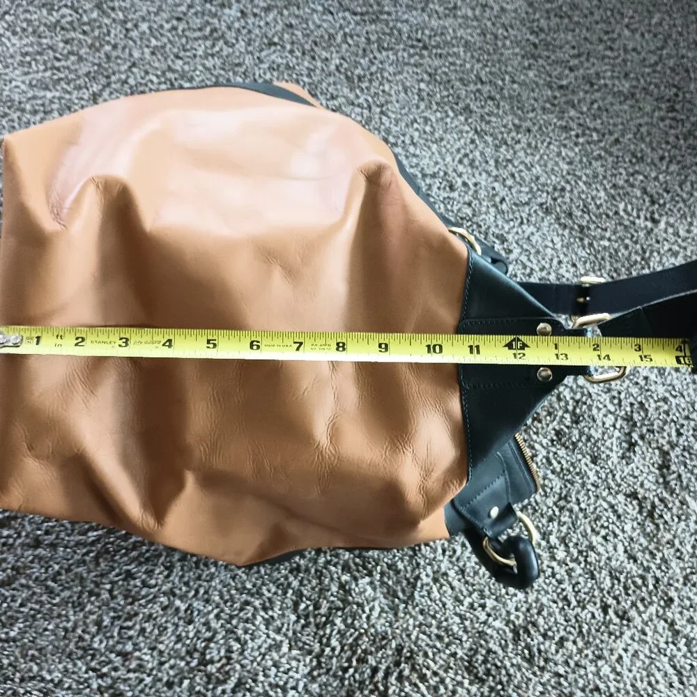 Mark & Graham Leather Weekender Bag - Picture 5 of 10